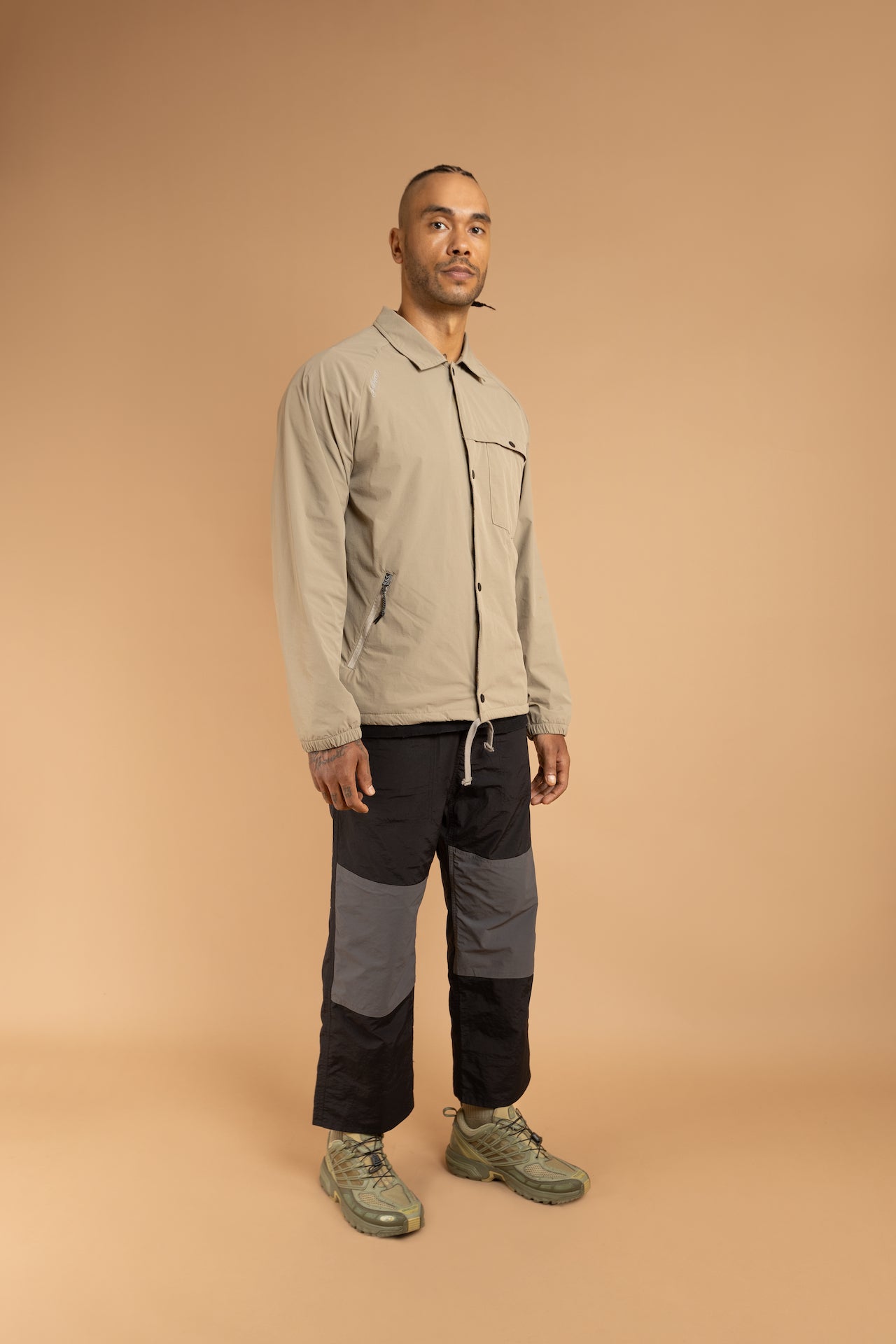 SAUBI Coach Jacket - UMBER