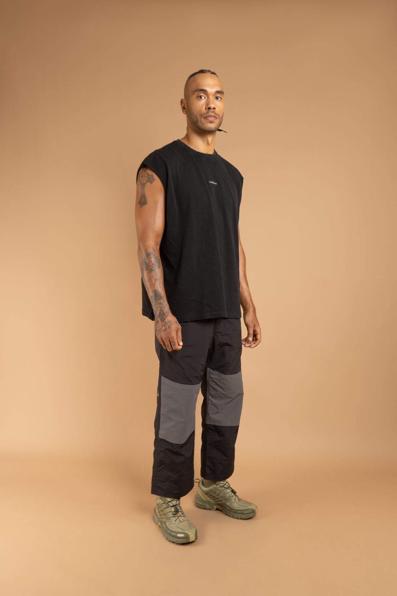 SORAKE Graphique Muscle Tee - DEEPA - BLACK [PIGMENT DYED]