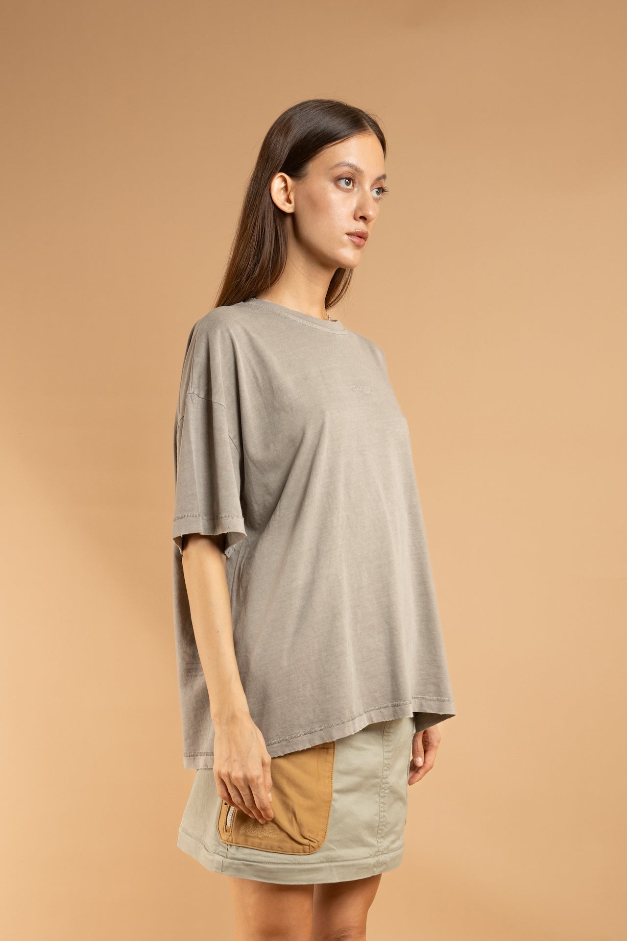 RAUNG Graphique T-Shirt - DEEPA - LIGHT GREY [PIGMENT DYED]