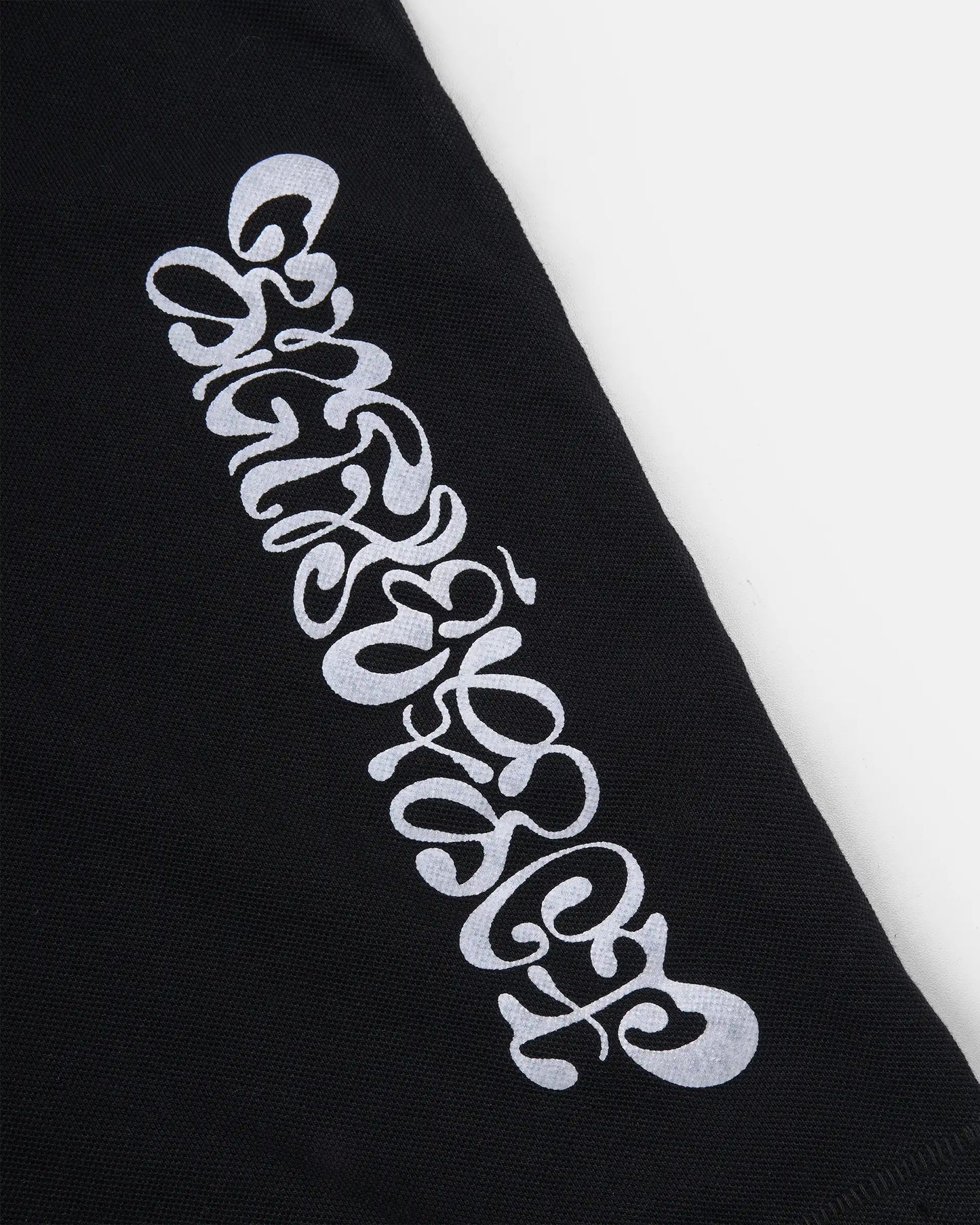 RAUNG Graphique T-Shirt - GILI - BLACK [PIGMENT DYED]