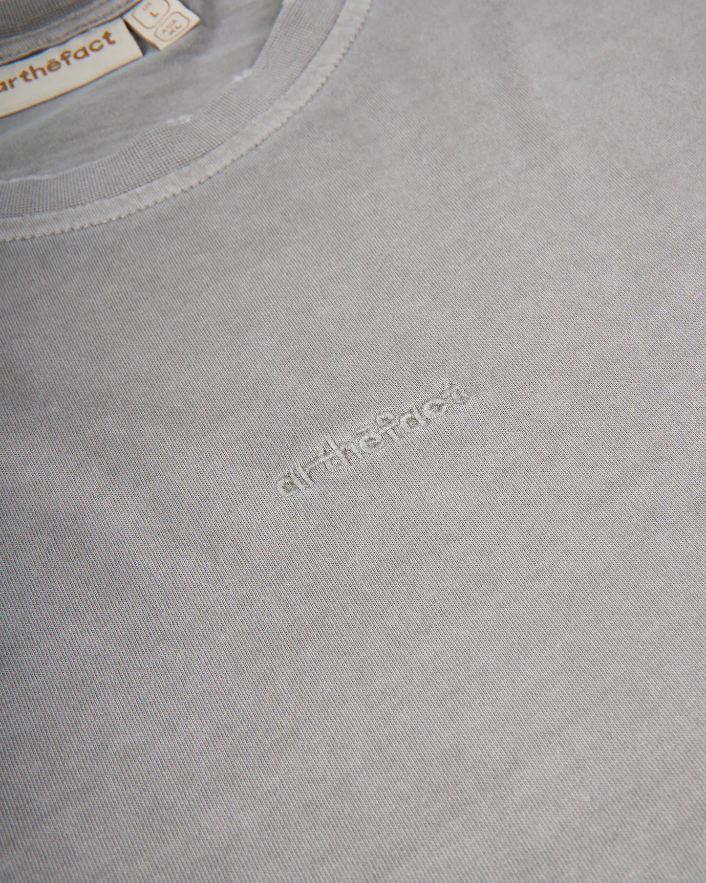 RAUNG Graphique T-Shirt - DEEPA - LIGHT GREY [PIGMENT DYED]