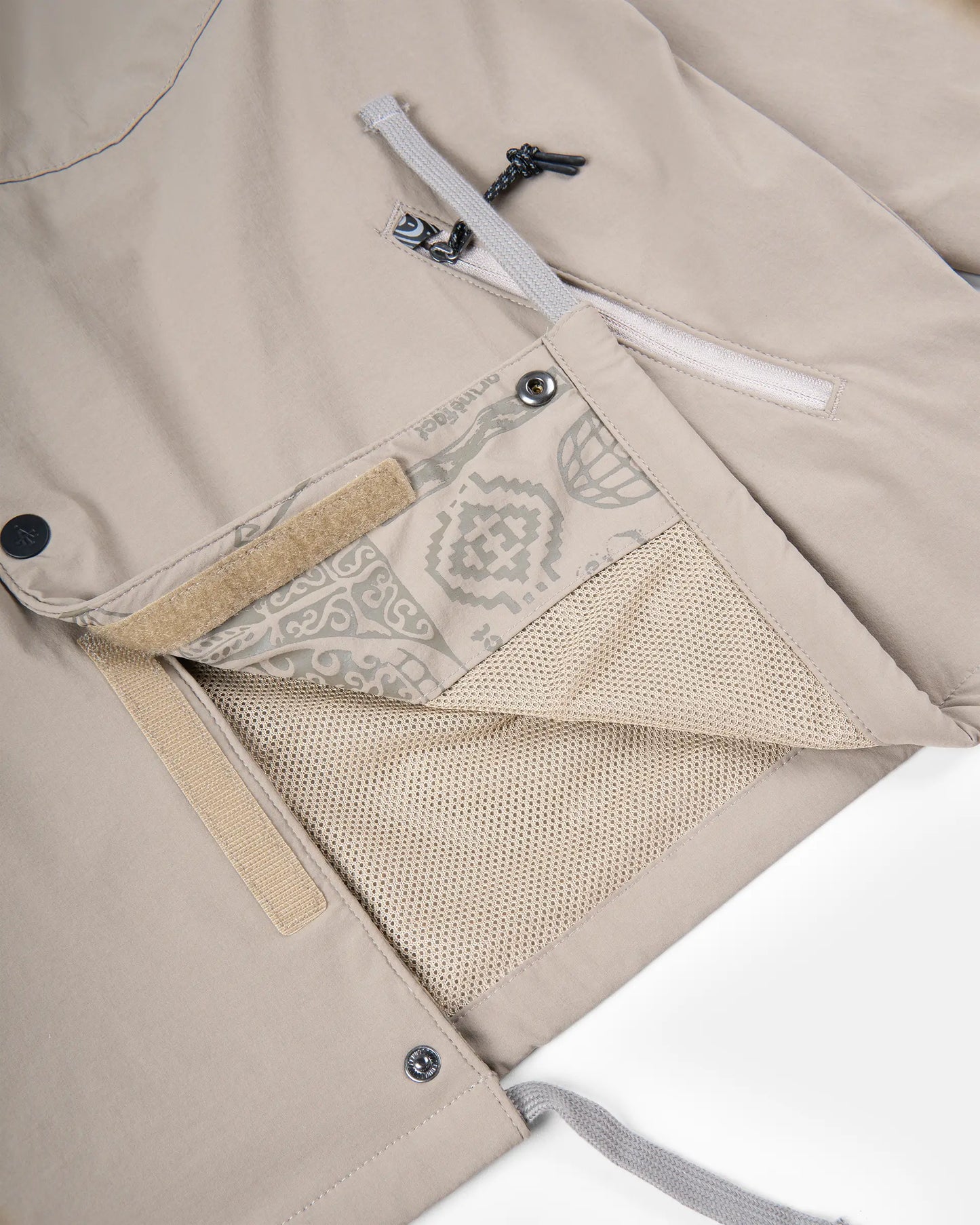 SAUBI Coach Jacket - UMBER